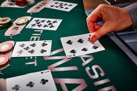 Antarmuka aplikasi sq toto menampilkan tabel Sic Bo, riwayat hasil, dan tombol deposit DANA OVO